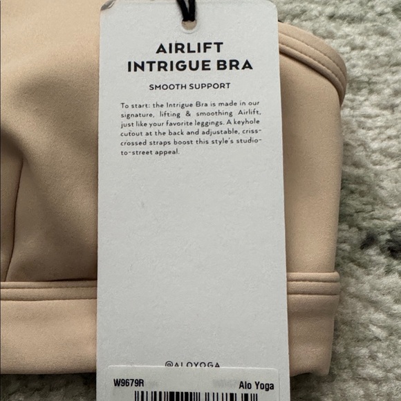 NWT - Alo Yoga Airlift intrigue bra size Small / Macadamia - Picture 4 of 6